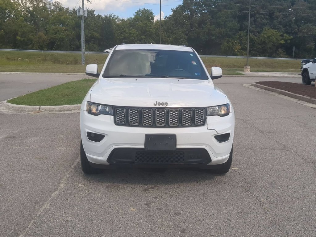 Used 2018 Jeep Grand Cherokee Altitude AWD/4WD image 8