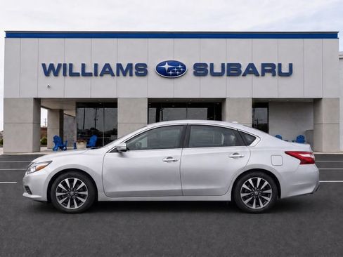 Used 2017 Nissan Altima 2.5 SL w/ 2.5 Technology Package FWD image 4
