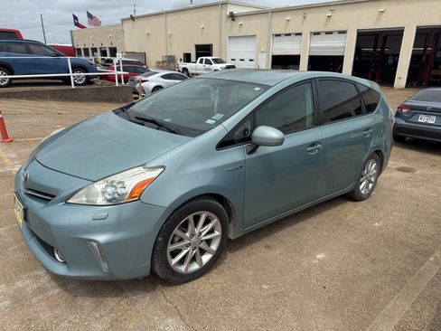 Used 2013 Toyota Prius V Five image 1