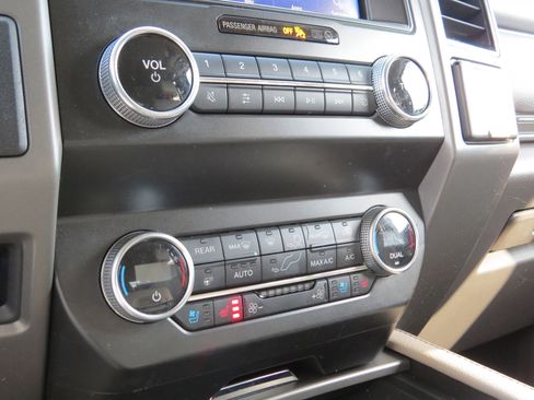 Used 2021 Ford Expedition Max XLT image 31