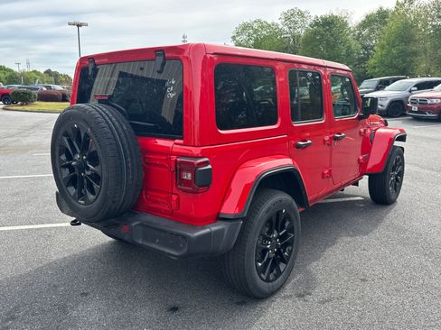Used 2025 Jeep Wrangler Unlimited Sahara w/ Safety Group AWD/4WD image 7