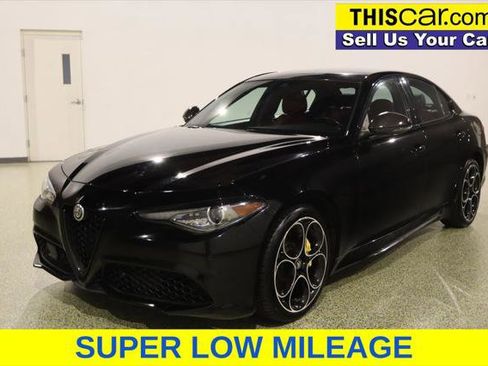 Used 2021 Alfa Romeo Giulia Ti Sport w/ Carbon Package AWD/4WD image 3