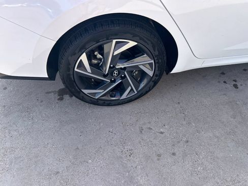 Used 2025 Hyundai Elantra Limited FWD image 7