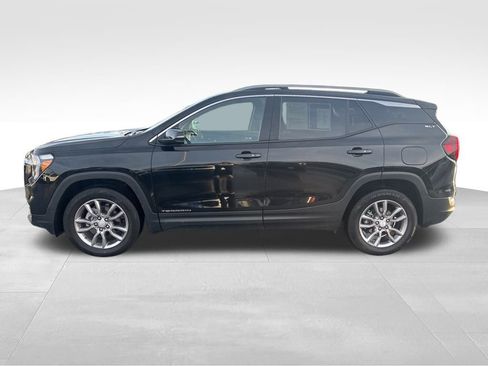 Used 2024 GMC Terrain SLT image 3