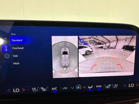 Used 2024 Chevrolet Traverse RS image 33