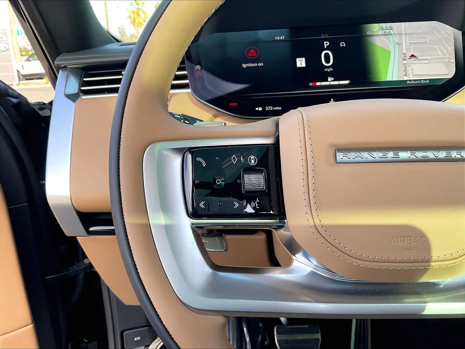 New 2025 Land Rover Range Rover Long Wheelbase SE AWD/4WD image 17