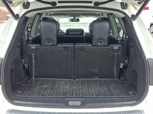 Used 2020 Nissan Pathfinder Platinum image 32