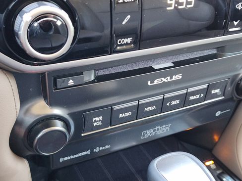 Used 2023 Lexus GX 460 Luxury w/ Accessory Package AWD/4WD image 12