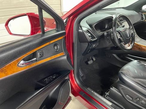 Used 2019 Lincoln Nautilus Reserve w/ Driver Assistance Package AWD/4WD image 11