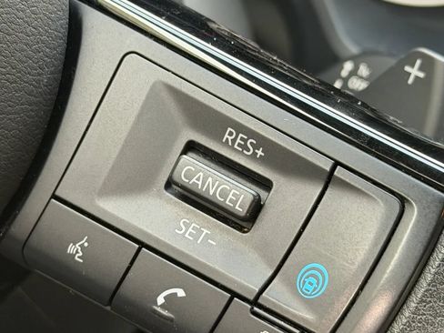 Used 2022 Nissan Rogue SV FWD image 16