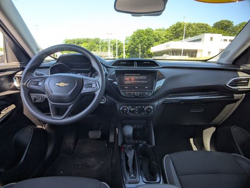 Used 2021 Chevrolet TrailBlazer LT w/ Convenience Package FWD image 15