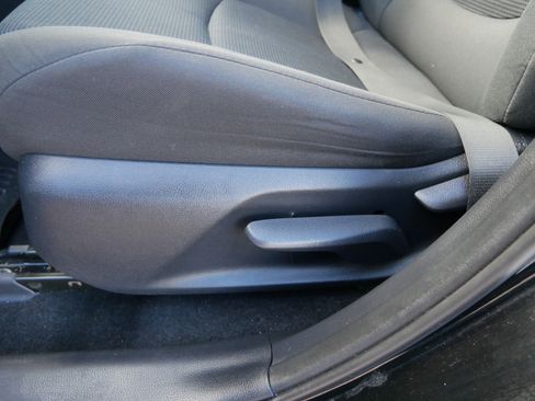 Used 2019 Toyota RAV4 LE image 22