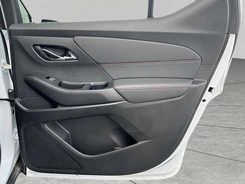 Used 2023 Chevrolet Traverse RS image 33