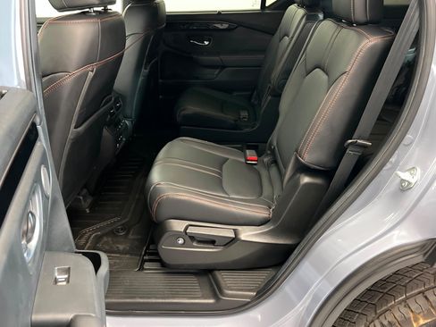 Used 2025 Honda Pilot TrailSport image 22