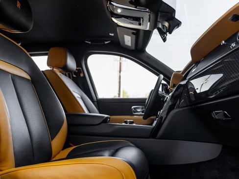 Used 2023 Rolls-Royce Cullinan Black Badge w/ Dark Exterior Package image 46