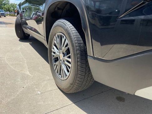 Used 2024 Chevrolet Traverse LT AWD/4WD image 18