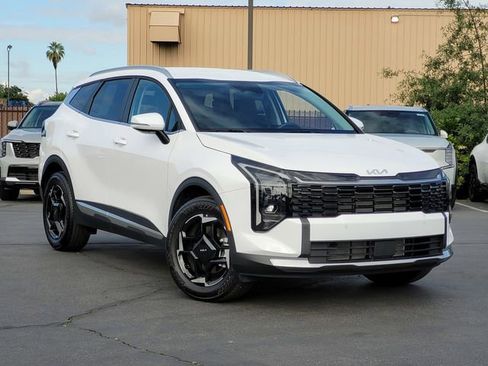 Certified 2026 Kia Sportage EX AWD/4WD image 2