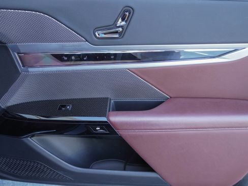Certified 2023 BMW 740i RWD image 33