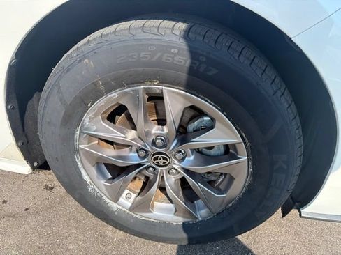 Used 2021 Toyota Sienna XLE FWD image 4