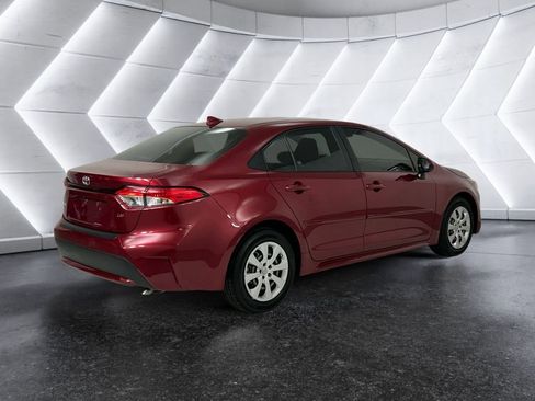 Used 2022 Toyota Corolla LE image 4