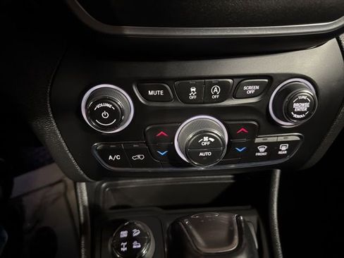 Used 2022 Jeep Cherokee Trailhawk w/ Premium Leather Package image 25