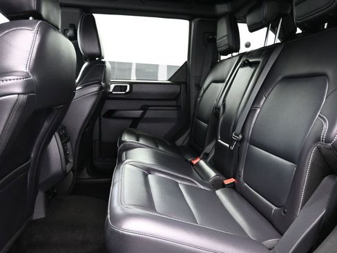 Used 2025 Ford Bronco Outer Banks image 18