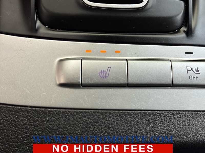 Used 2024 Kia Carnival LX FWD image 40