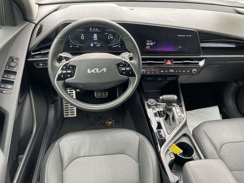 Used 2024 Kia Niro EX Touring image 11