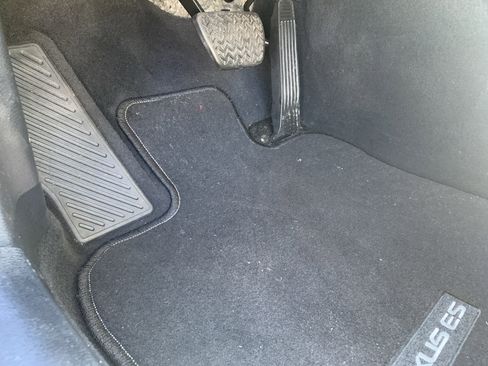 Certified 2025 Lexus ES 300h w/ Luxury Package image 17