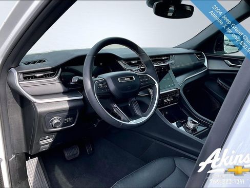 Used 2024 Jeep Grand Cherokee Altitude image 13