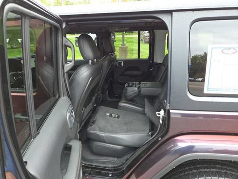 Used 2024 Jeep Wrangler Unlimited Sahara w/ Technology Group AWD/4WD image 48