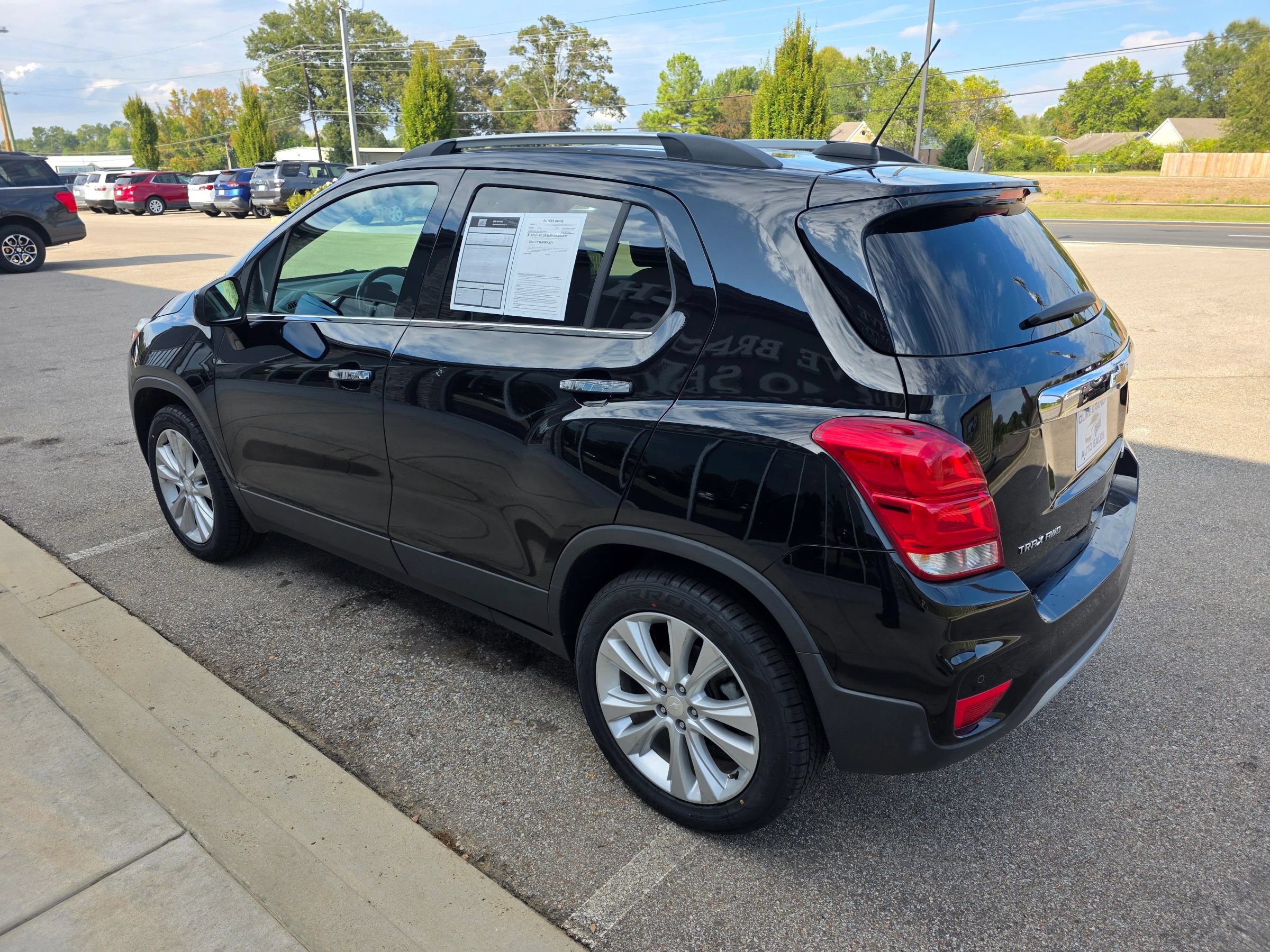 Used 2018 Chevrolet Trax Premier w/ LPO, Cargo Package AWD/4WD image 3