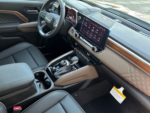 New 2026 GMC Canyon Denali image 13