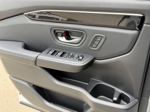 Certified 2025 Honda Pilot Touring image 31