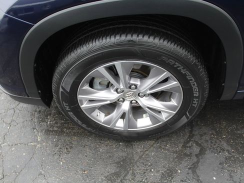 Used 2015 Toyota Highlander XLE image 11