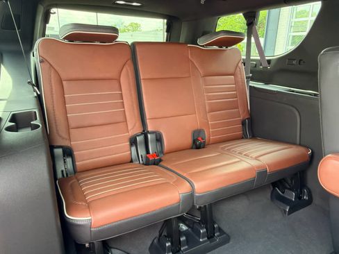 Used 2023 GMC Yukon XL Denali Ultimate AWD/4WD image 32