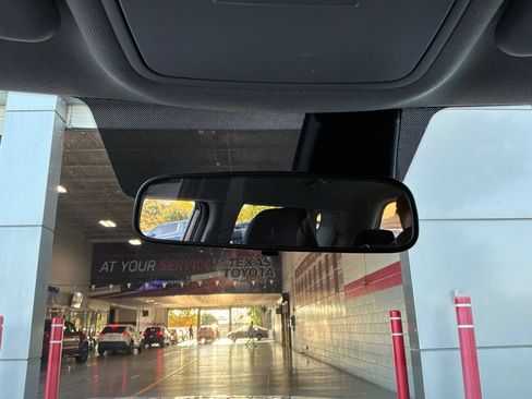 Used 2025 Kia Soul LX w/ LX Technology Package FWD image 17