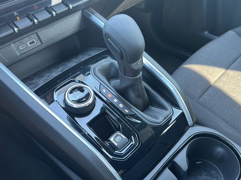 Used 2024 Chevrolet Colorado Trail Boss w/ Technology Package image 34