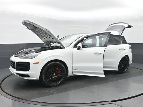 Used 2021 Porsche Cayenne GTS AWD/4WD image 41