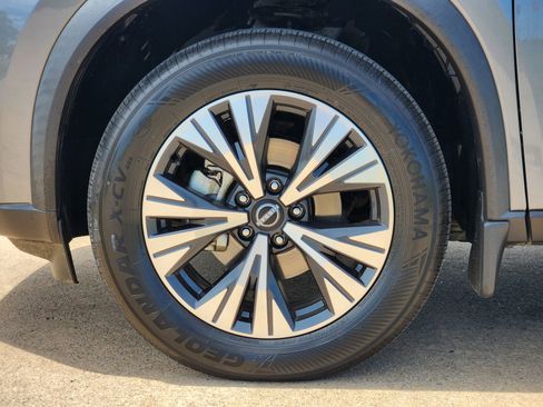 Used 2023 Nissan Rogue SV AWD/4WD image 14