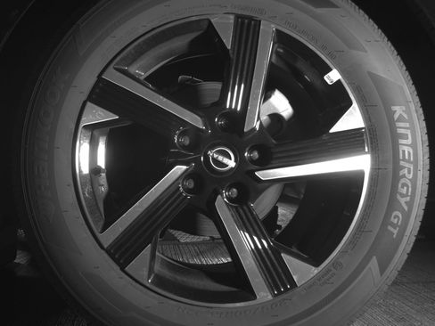 Used 2025 Nissan Sentra SV image 14