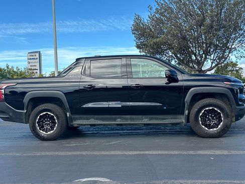 Used 2026 Chevrolet Silverado EV Trail Boss AWD/4WD image 3