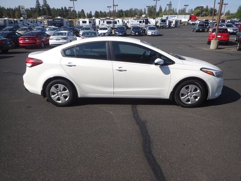 Used 2017 Kia Forte LX w/ LX Popular Package FWD image 6