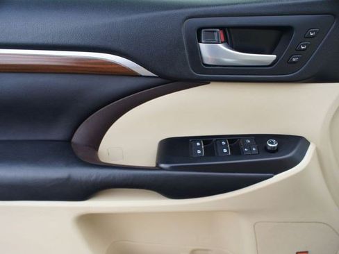 Used 2018 Toyota Highlander Limited image 30