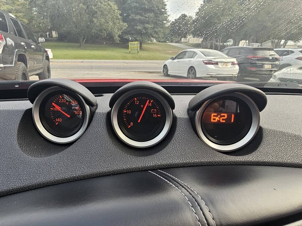 Used 2017 Nissan 370Z Coupe RWD image 18