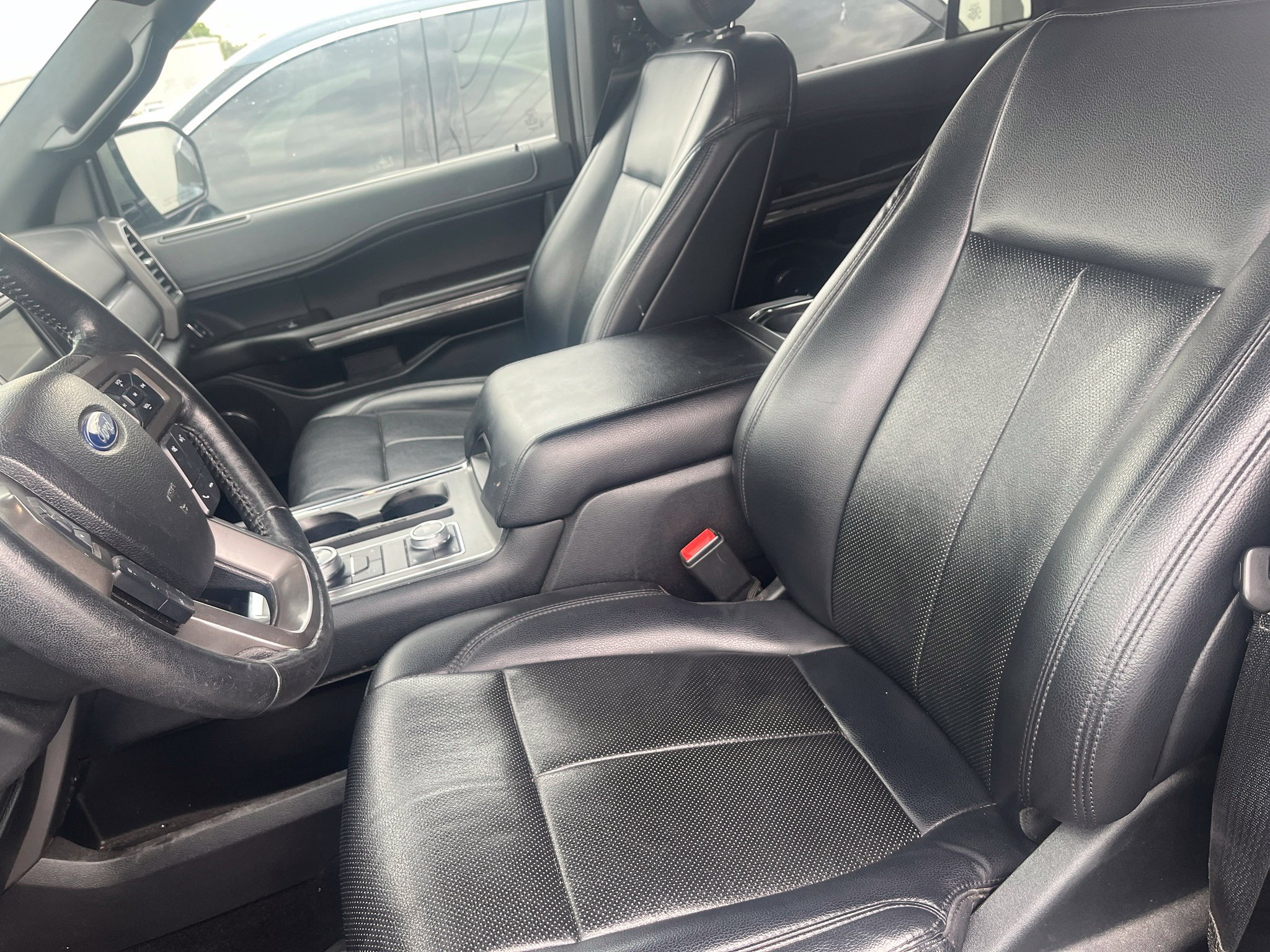 Used 2019 Ford Expedition XLT w/ Equipment Group 202A AWD/4WD image 7