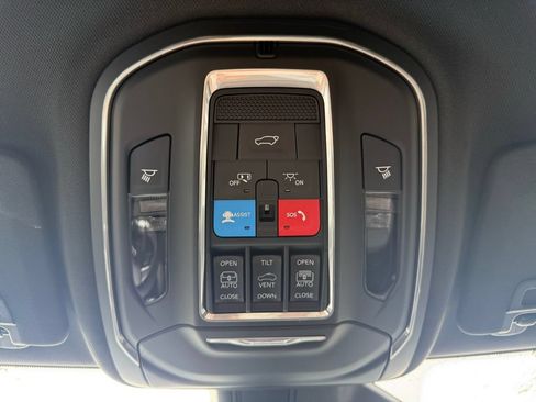 New 2025 Jeep Grand Cherokee Overland AWD/4WD image 29