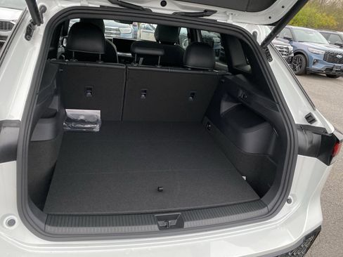 New 2025 Volkswagen Tiguan SE R-Line image 25