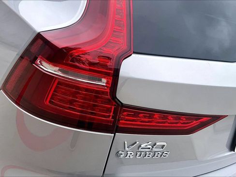 Certified 2025 Volvo V60 B5 Cross Country Plus AWD/4WD image 42