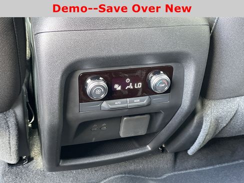 New 2025 GMC Acadia Elevation image 17